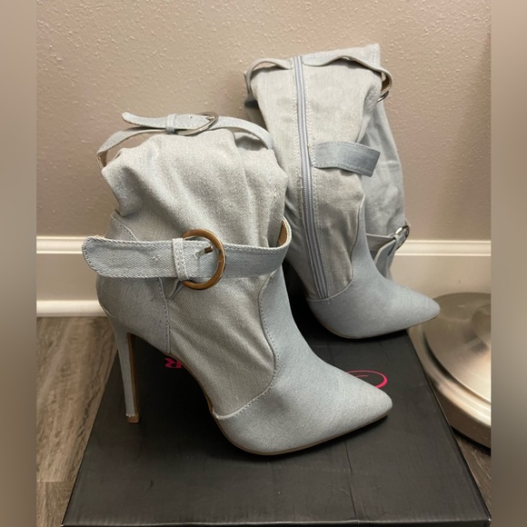 Thigh high boots - Picture 3 of 7